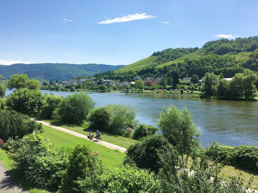 Moselradweg bei Zell (Mosel) - Urlaub an der Mosel in Ferienhaus Moselpromenade in Balduinstraße 53, 56856 Zell (Mosel)