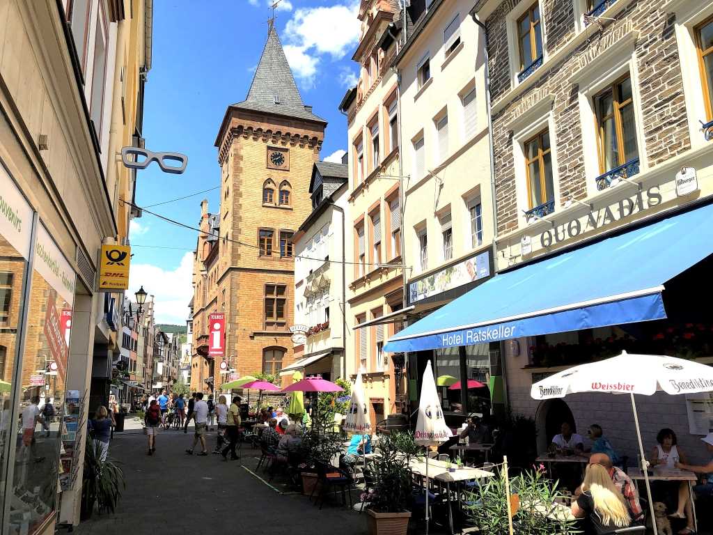 Fußgängerzone in Zell (Mosel) - Moselurlaub in Ferienhaus Moselpromenade in Balduinstraße 53, 56856 Zell (Mosel)