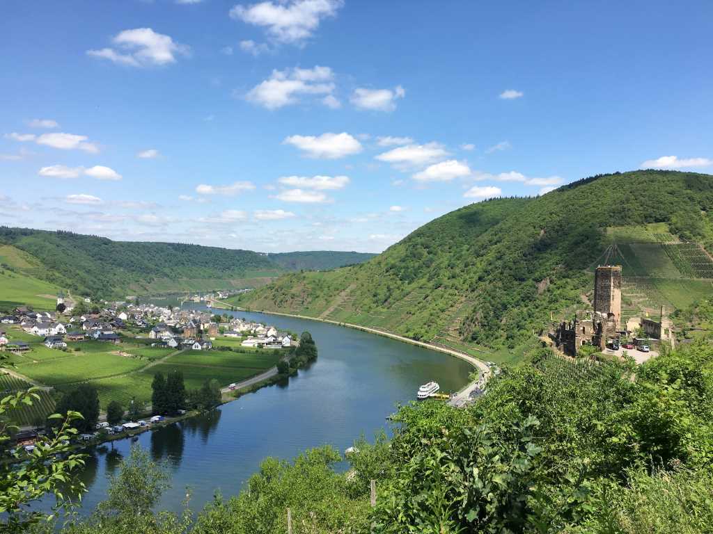 Burg Metternich in Beilstein (Mosel) - Moselurlaub in Ferienhaus Moselpromenade in Balduinstraße 53, 56856 Zell (Mosel)