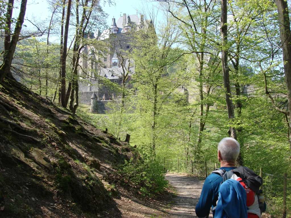 Moselsteig zur Burg Eltz - Urlaub an der Mosel in Ferienhaus Moselpromenade in Balduinstraße 53, 56856 Zell (Mosel)