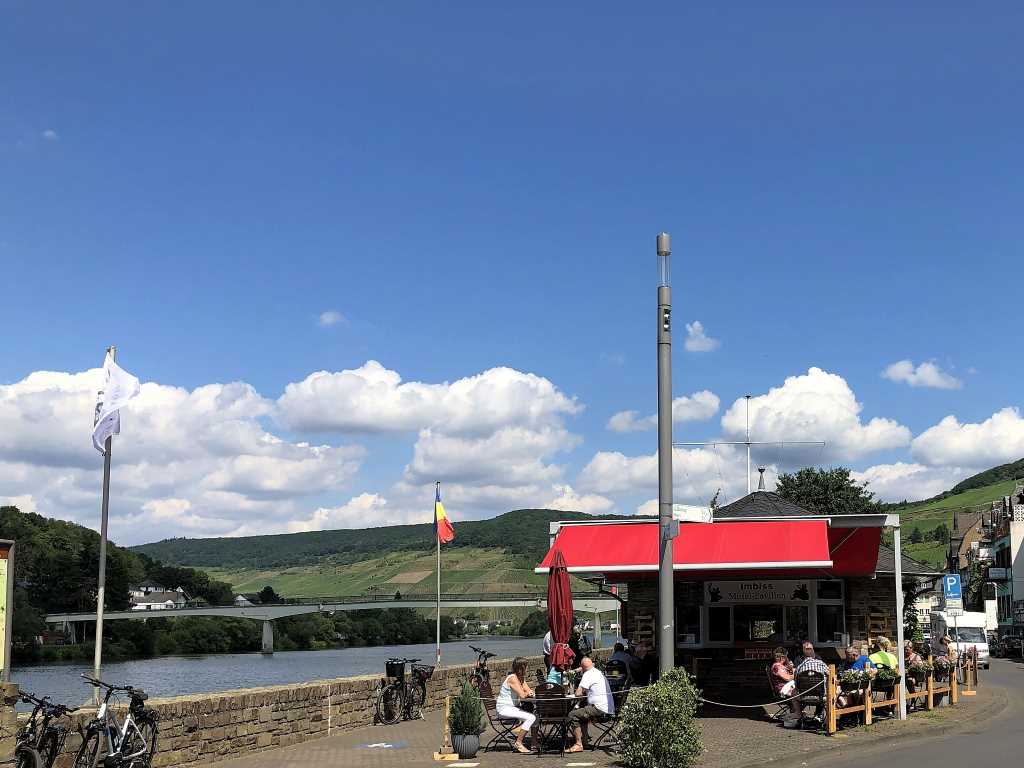 Einkehrstation in Zell (Mosel) - Urlaub an der Mosel in Ferienhaus Moselpromenade in Balduinstraße 53, 56856 Zell (Mosel)